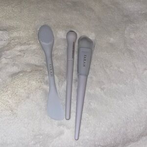 This is a new make up brushes set by F.A.R.A.H. Still in original packaging.